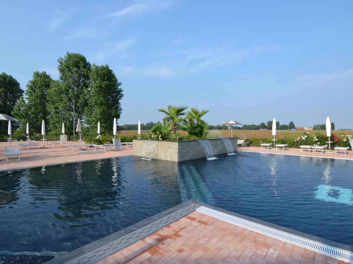 Characteristic Apartment In Codigoro With Pool Dış mekan fotoğraf