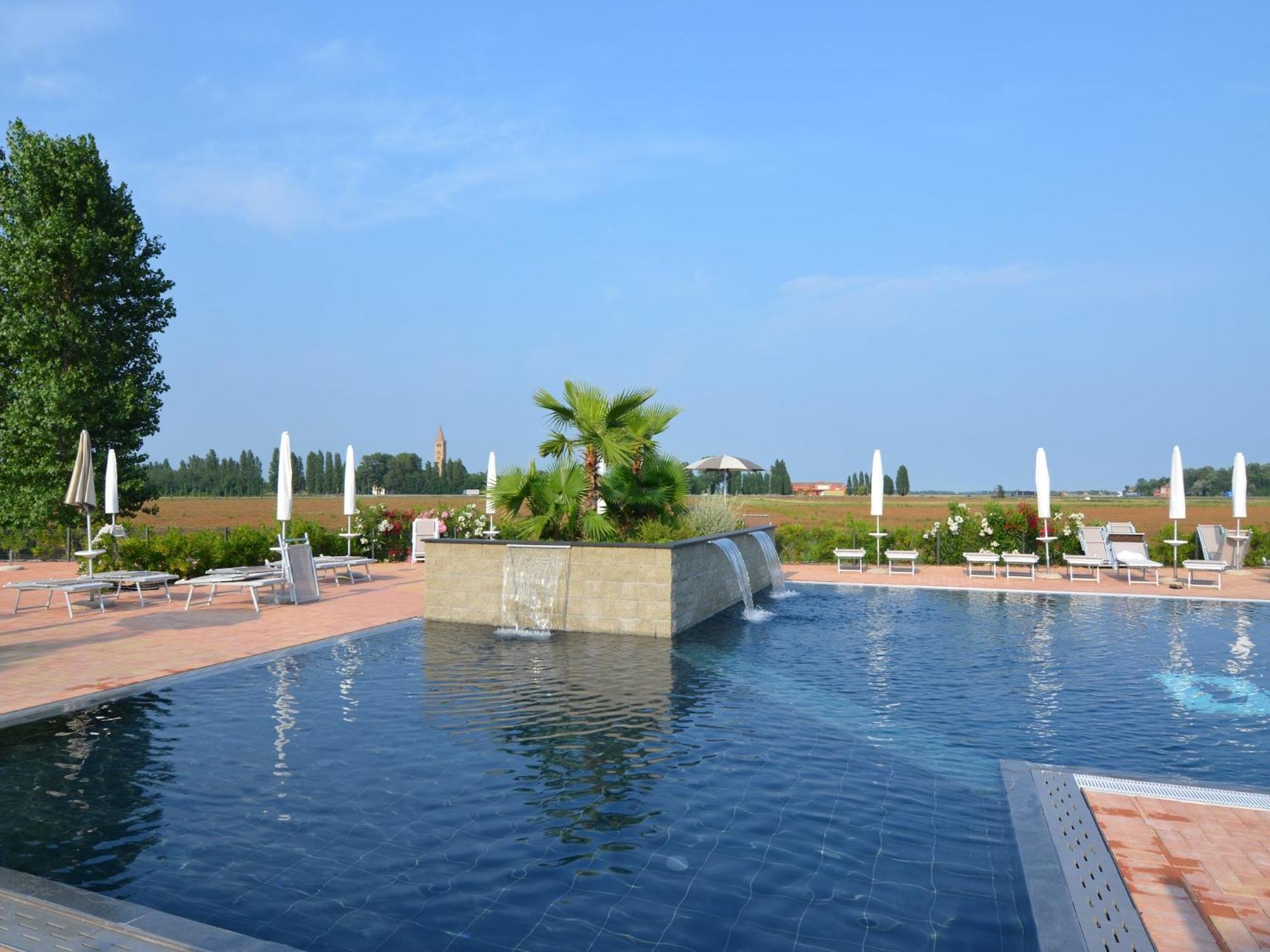 Characteristic Apartment In Codigoro With Pool Dış mekan fotoğraf