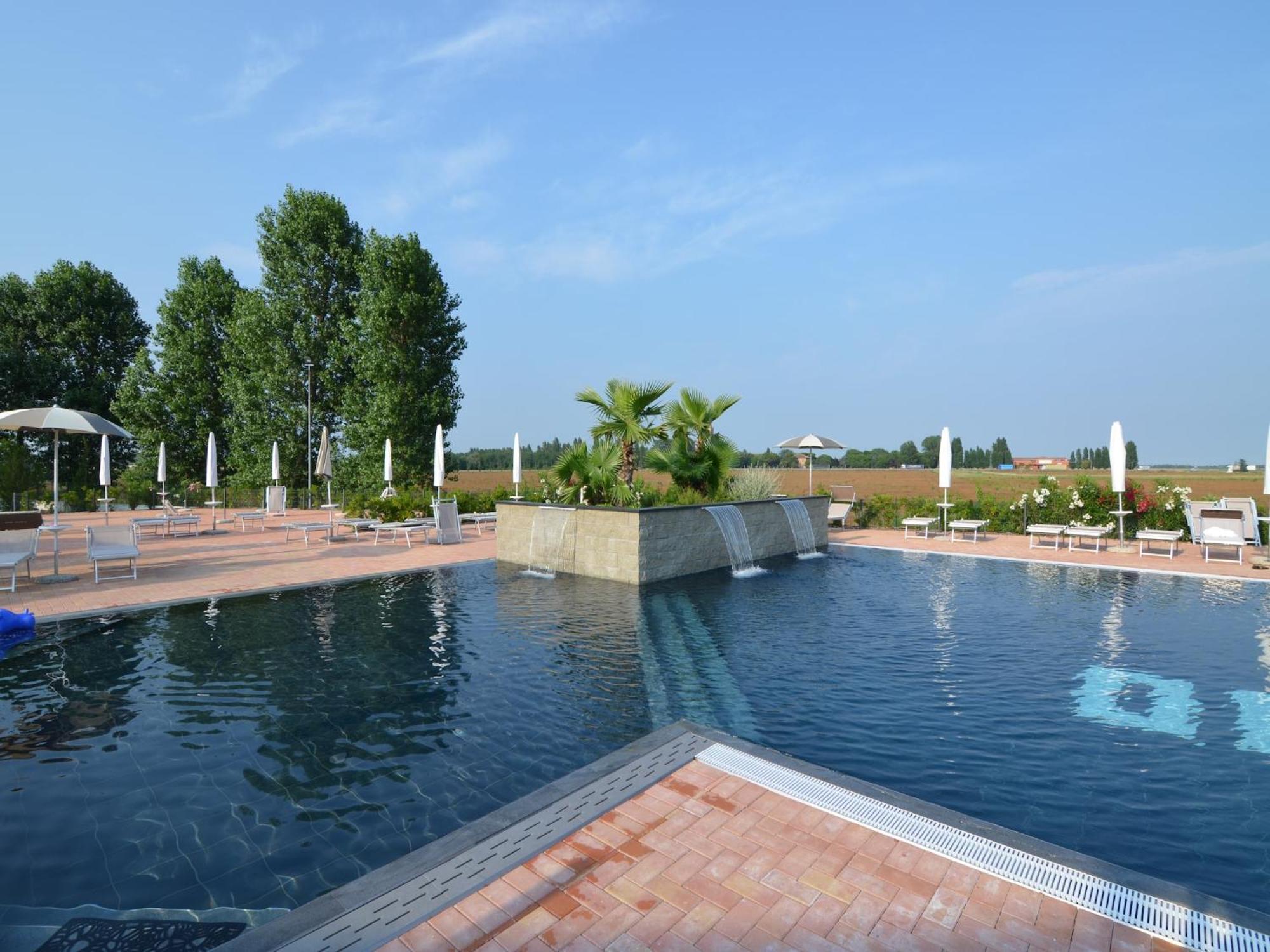 Characteristic Apartment In Codigoro With Pool Dış mekan fotoğraf