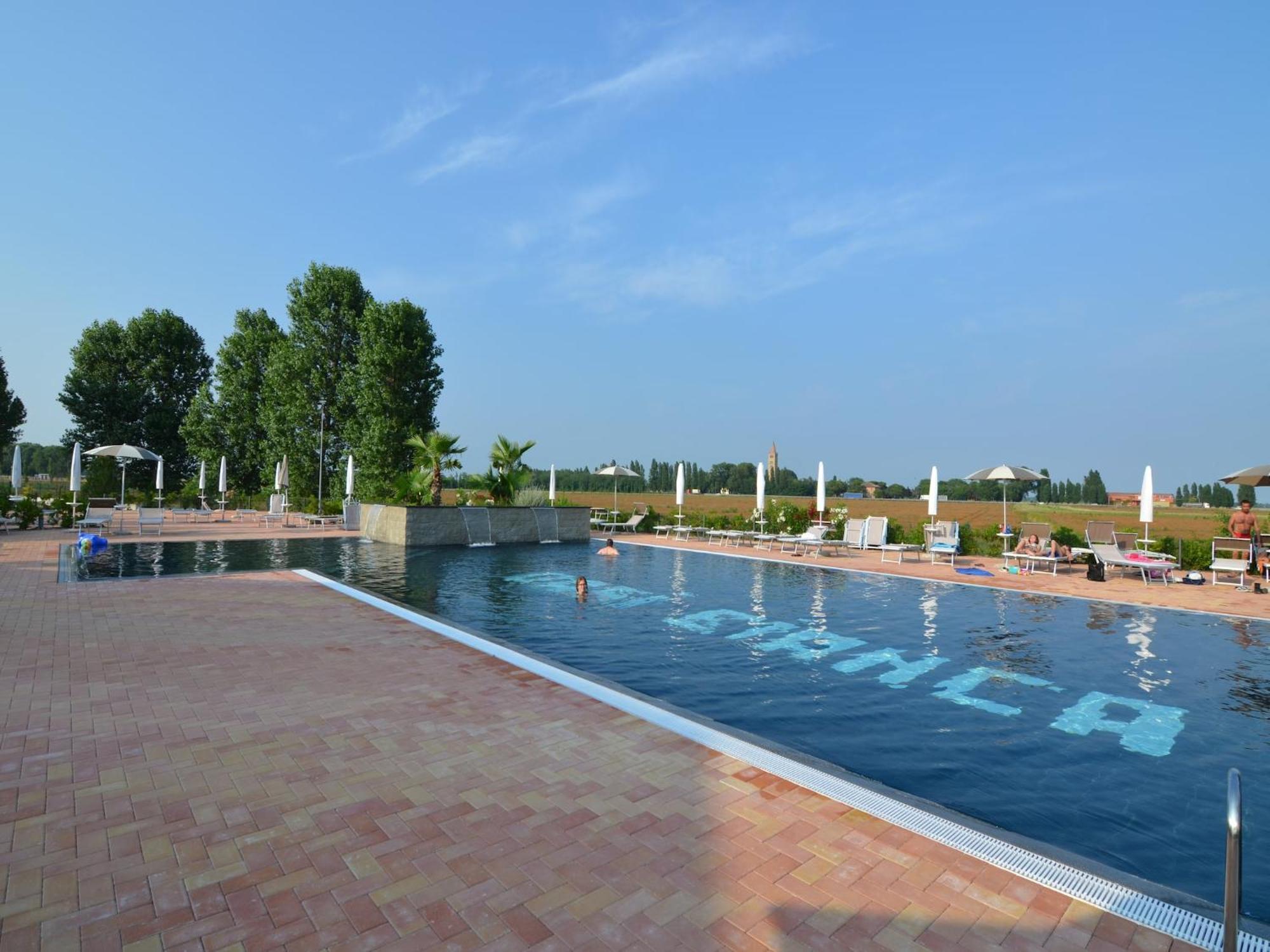 Characteristic Apartment In Codigoro With Pool Dış mekan fotoğraf